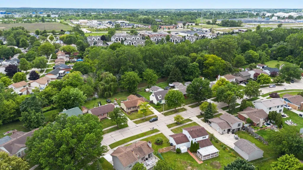 25286 Castlewood Drive Woodhaven City MI 48183