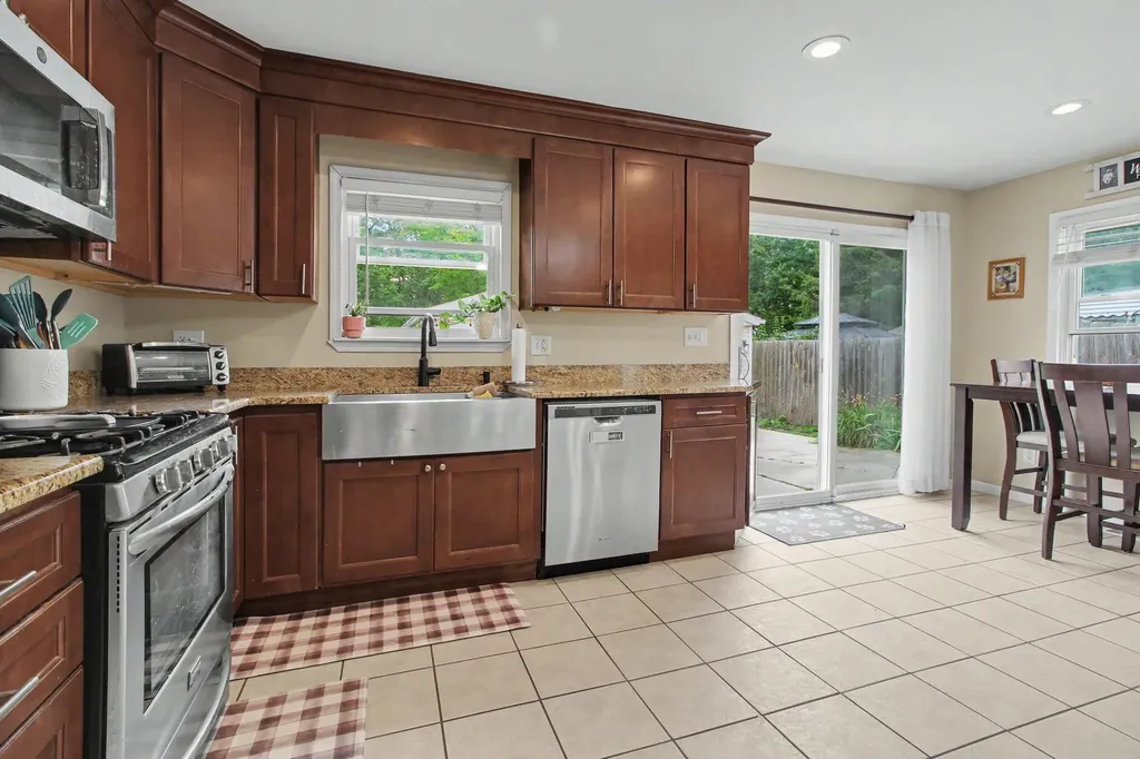 25286 Castlewood Drive Woodhaven City MI 48183