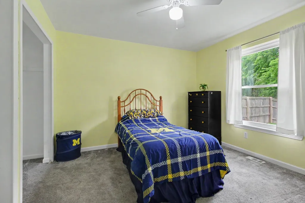 25286 Castlewood Drive Woodhaven City MI 48183