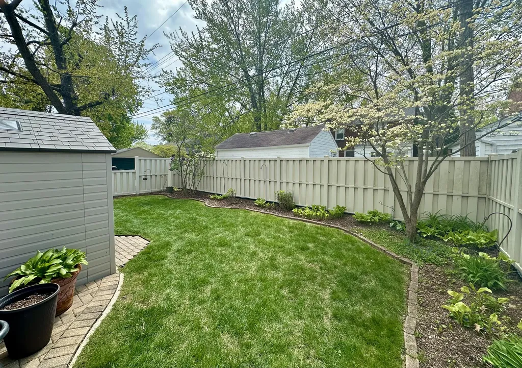 1953 Oxford Road Grosse Pointe Woods City MI 48236