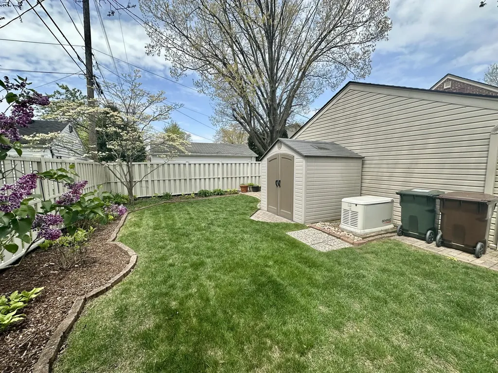 1953 Oxford Road Grosse Pointe Woods City MI 48236