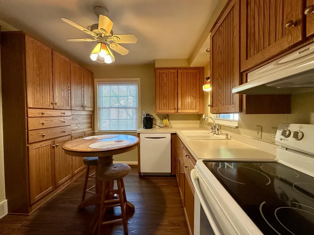 1953 Oxford Road Grosse Pointe Woods City MI 48236