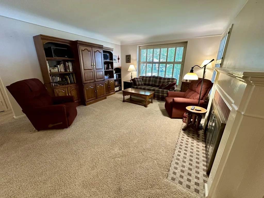 1953 Oxford Road Grosse Pointe Woods City MI 48236