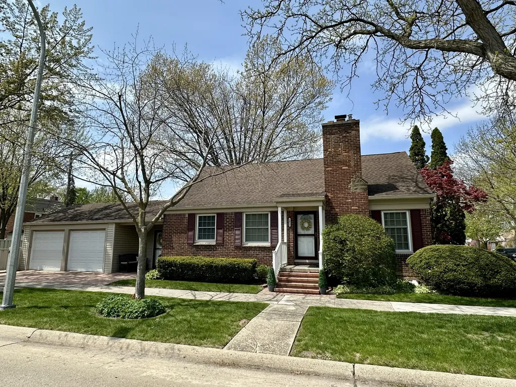 1953 Oxford Road Grosse Pointe Woods City MI 48236