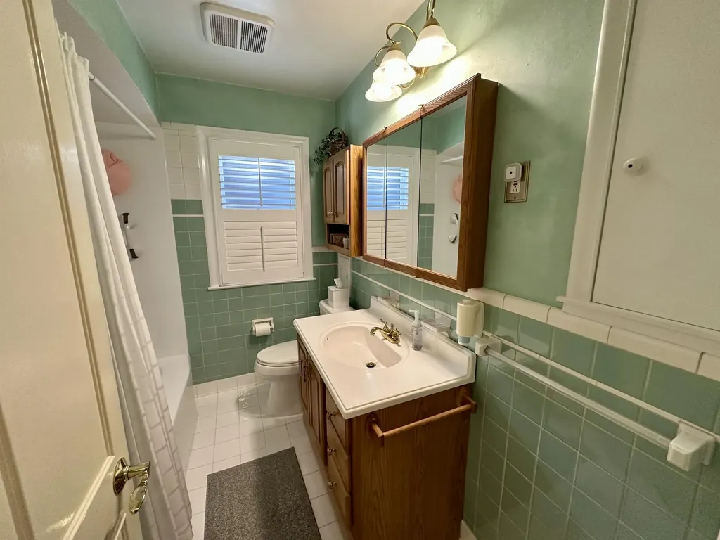 1953 Oxford Road Grosse Pointe Woods City MI 48236