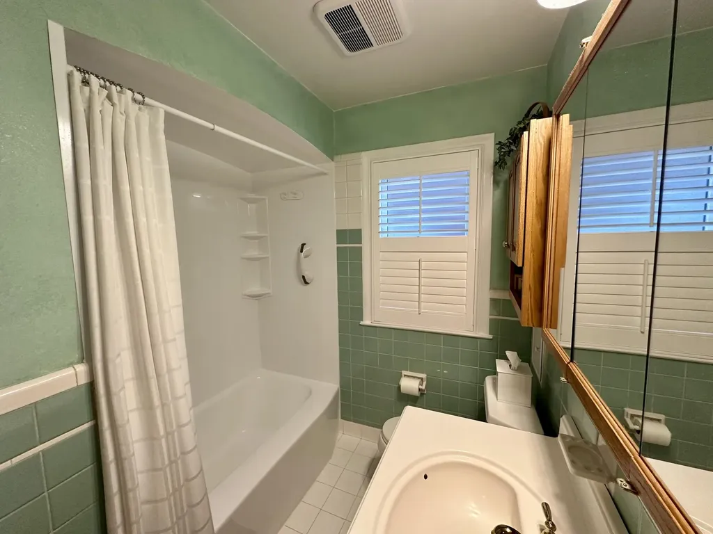 1953 Oxford Road Grosse Pointe Woods City MI 48236