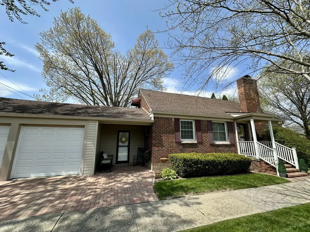1953 Oxford Road Grosse Pointe Woods City MI 48236