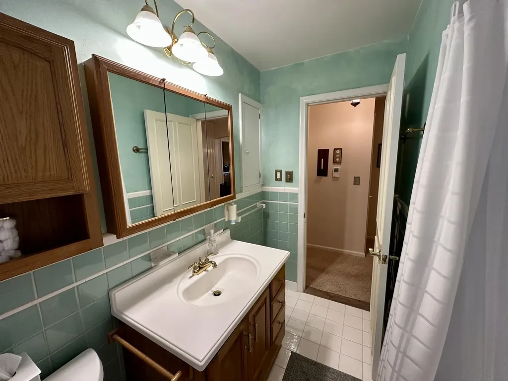1953 Oxford Road Grosse Pointe Woods City MI 48236