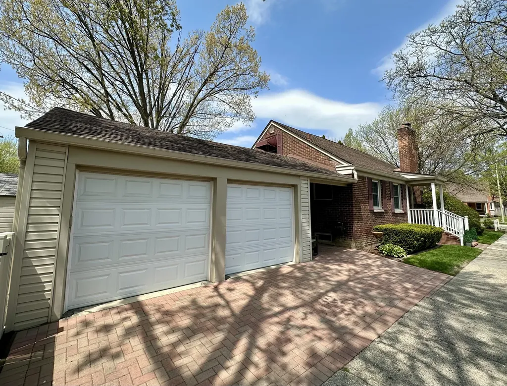1953 Oxford Road Grosse Pointe Woods City MI 48236