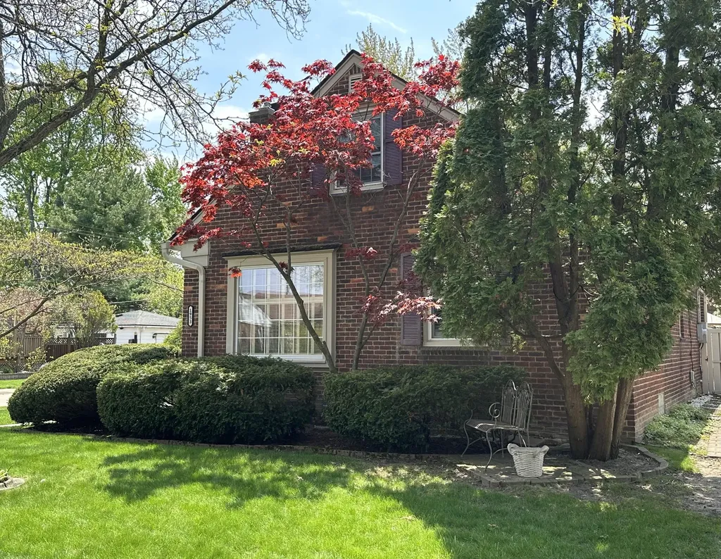 1953 Oxford Road Grosse Pointe Woods City MI 48236