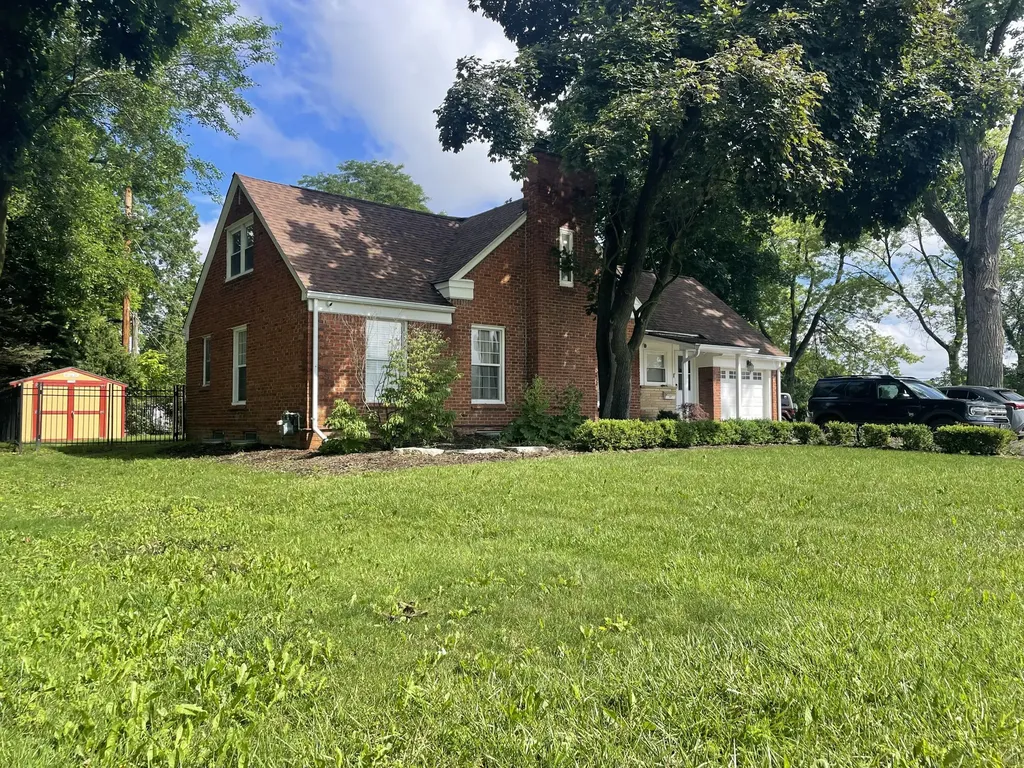 27551 Goldengate Drive W Lathrup Village City MI 48076