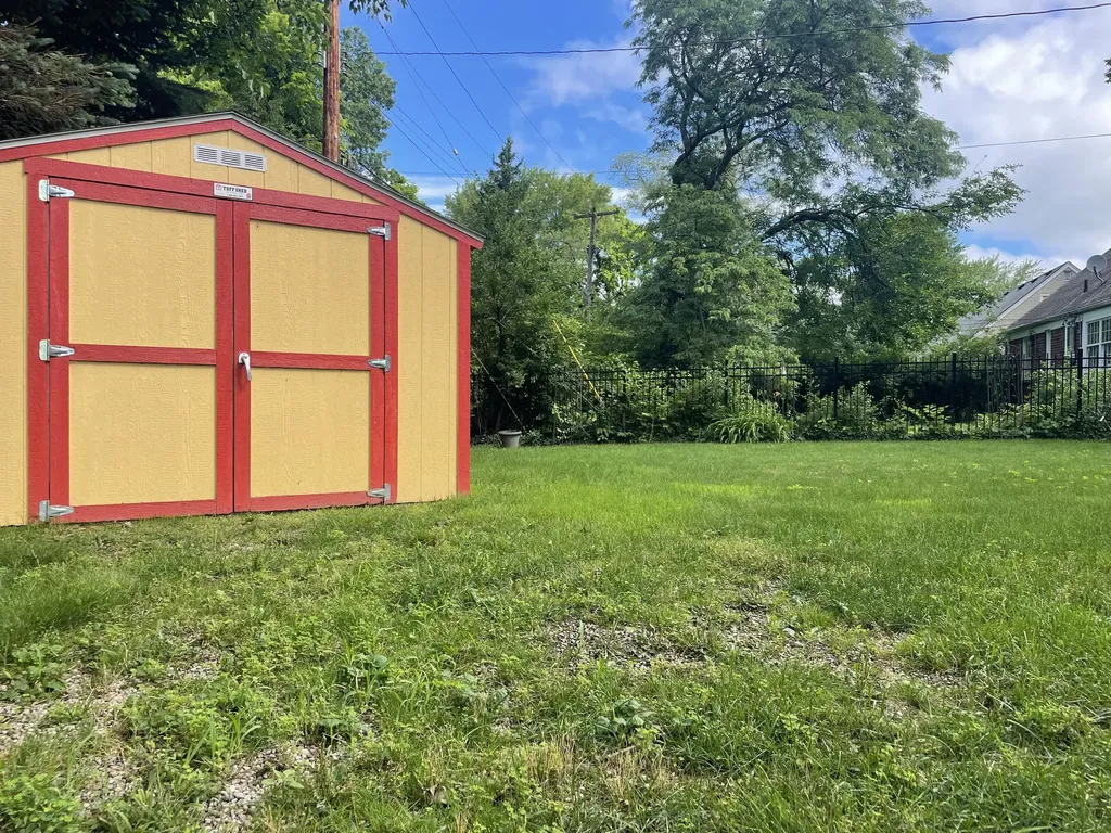 27551 Goldengate Drive W Lathrup Village City MI 48076