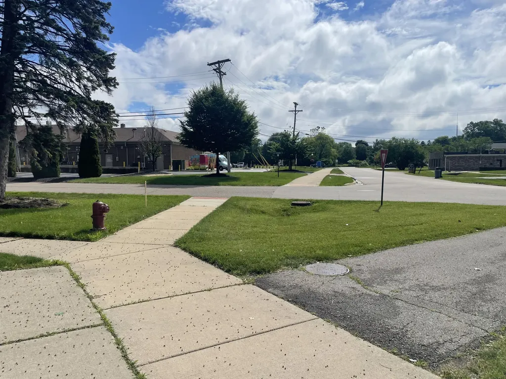 27551 Goldengate Drive W Lathrup Village City MI 48076