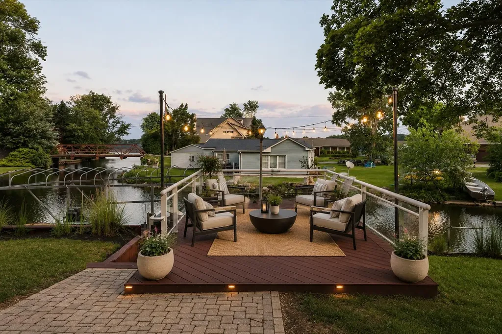 4691 Mapleview Avenue West Bloomfield Charter Township MI 48324