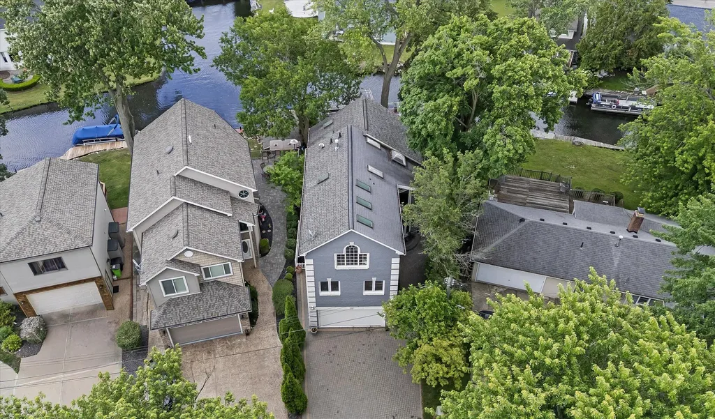 4691 Mapleview Avenue West Bloomfield Charter Township MI 48324