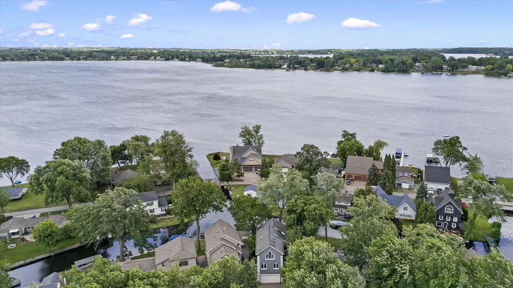 4691 Mapleview Avenue West Bloomfield Charter Township MI 48324