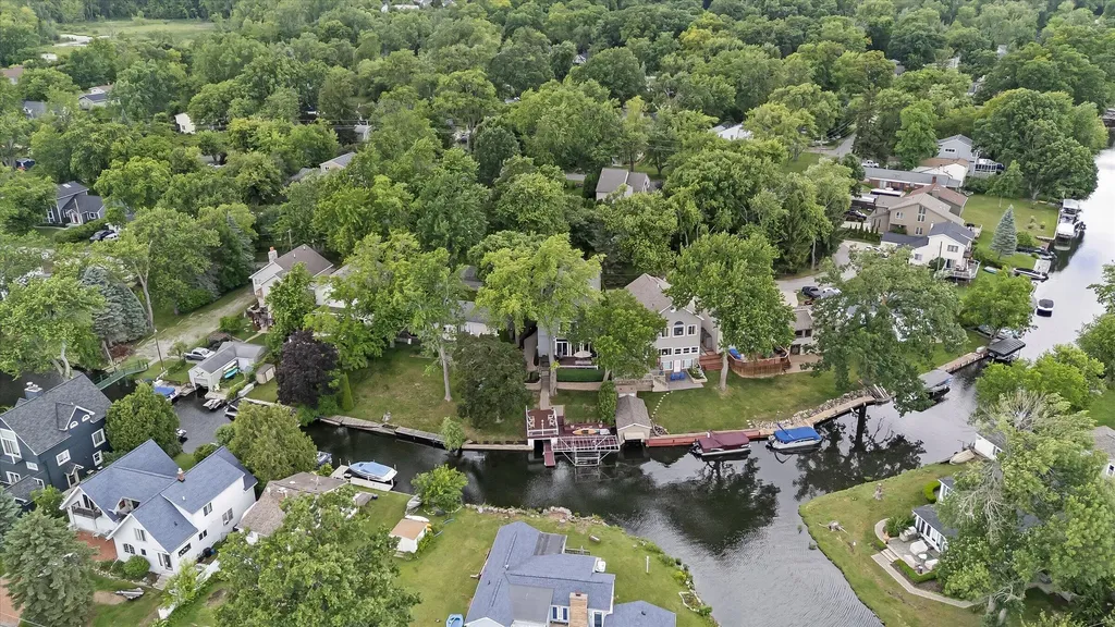 4691 Mapleview Avenue West Bloomfield Charter Township MI 48324