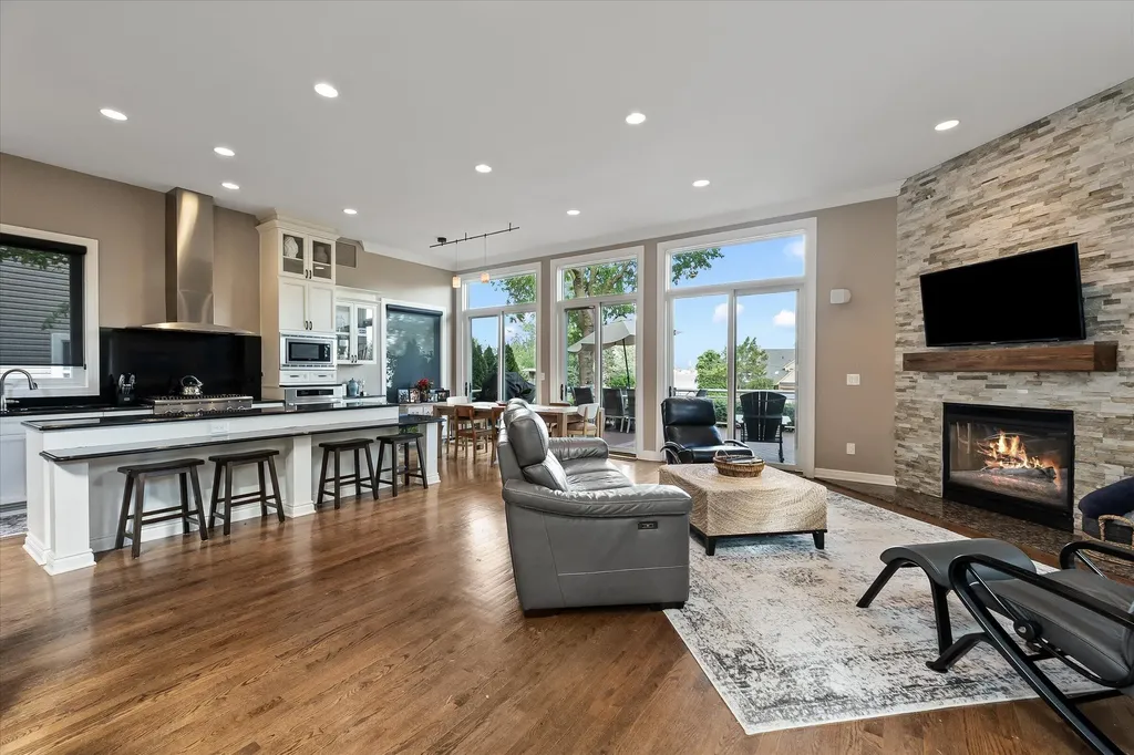 4691 Mapleview Avenue West Bloomfield Charter Township MI 48324