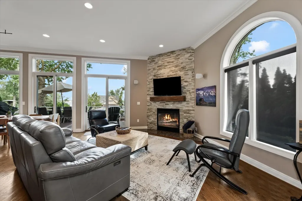 4691 Mapleview Avenue West Bloomfield Charter Township MI 48324