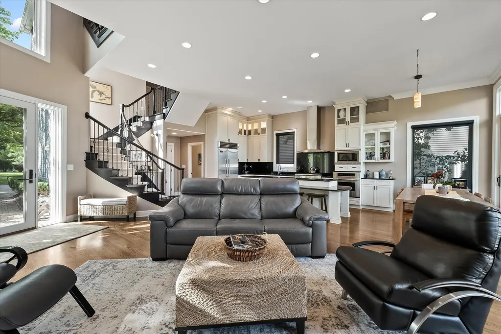 4691 Mapleview Avenue West Bloomfield Charter Township MI 48324