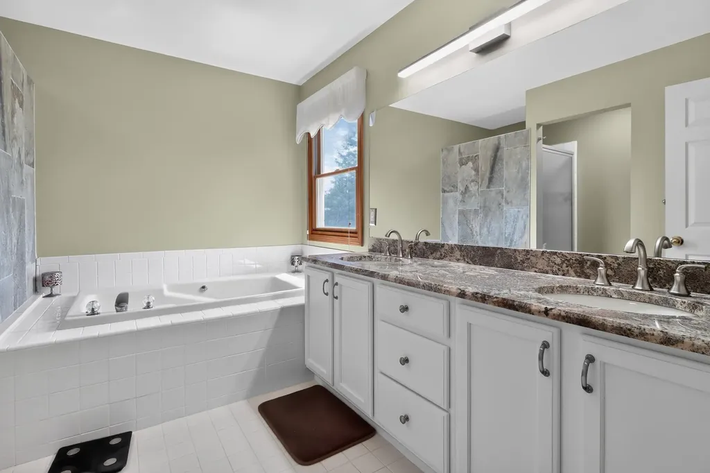 18175 Queensbury Drive Livonia City MI 48152