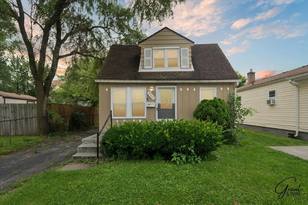 8440 Orchard Avenue Warren City MI 48089