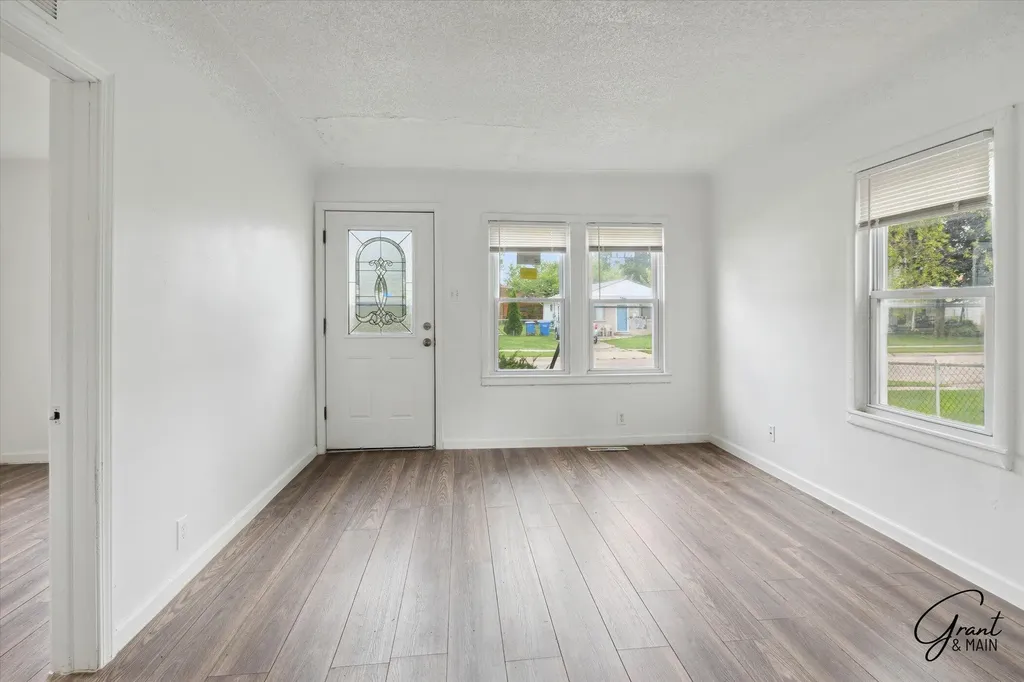 8440 Orchard Avenue Warren City MI 48089