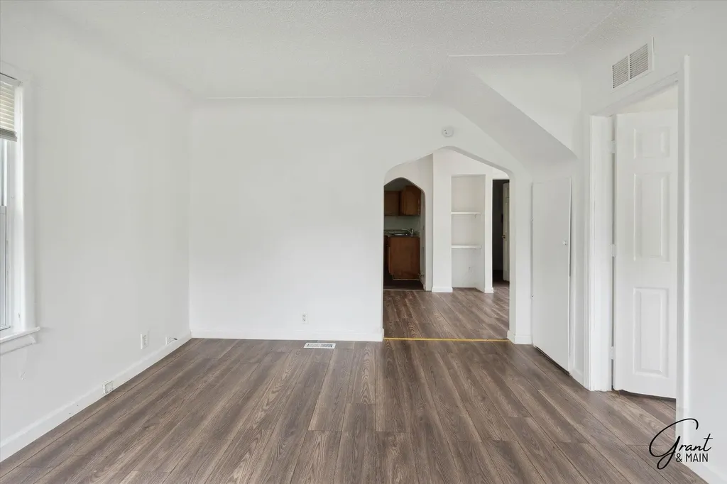 8440 Orchard Avenue Warren City MI 48089