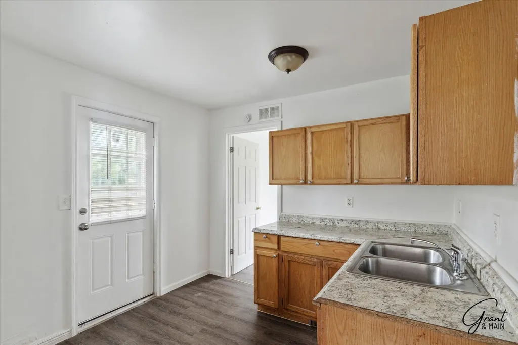 8440 Orchard Avenue Warren City MI 48089