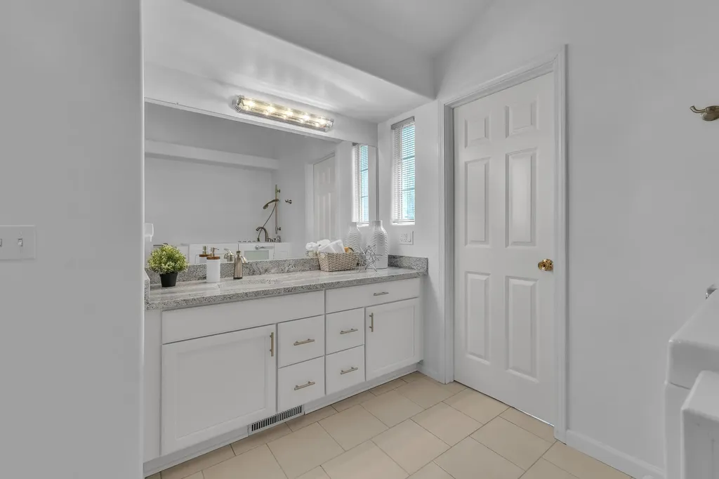 4251 Boulder Pond Drive Pittsfield Charter Township MI 48108