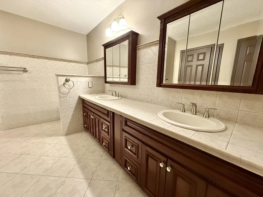 3533 Meadow Grove Trail Pittsfield Charter Township MI 48108