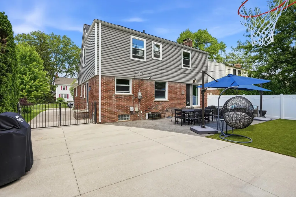 1921 Earlmont Road Berkley City MI 48072