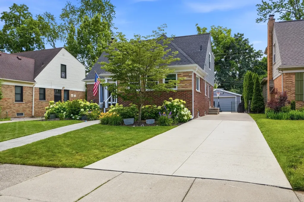 1921 Earlmont Road Berkley City MI 48072