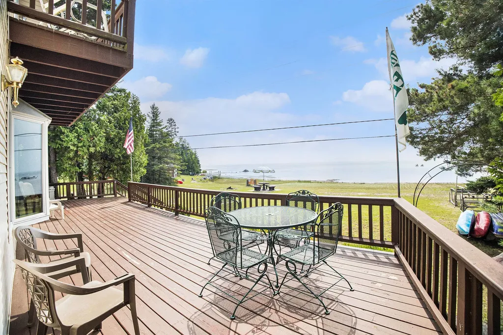 1445 Us-2 St. Ignace City MI 49781