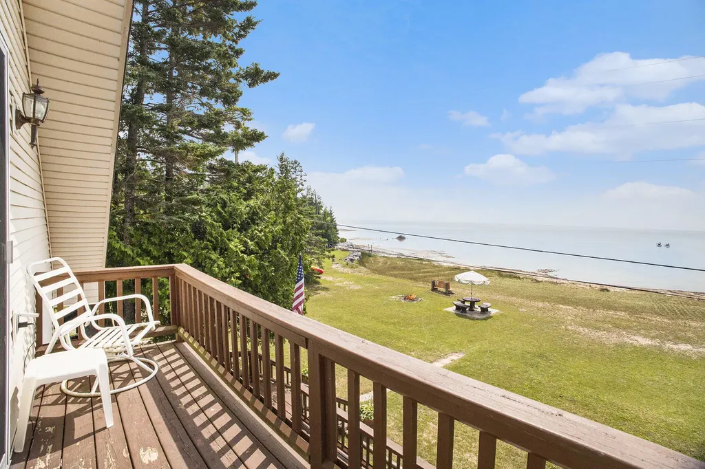 1445 Us-2 St. Ignace City MI 49781