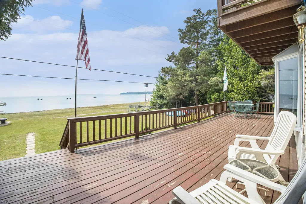 1445 Us-2 St. Ignace City MI 49781