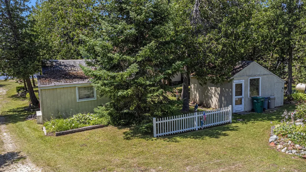 1445 Us-2 St. Ignace City MI 49781