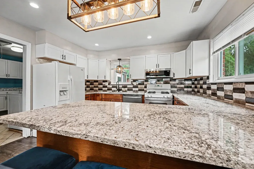 28083 Stuart Avenue Southfield City MI 48076