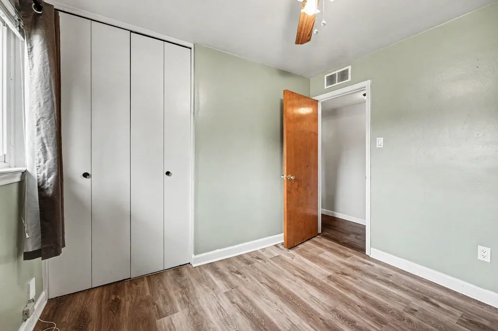 28083 Stuart Avenue Southfield City MI 48076