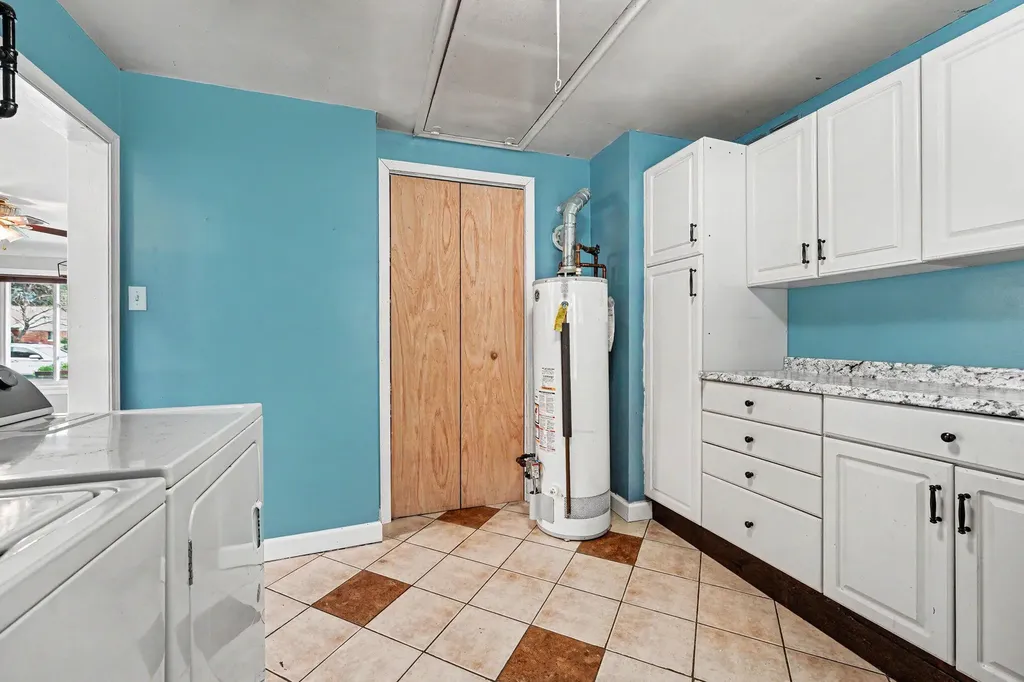 28083 Stuart Avenue Southfield City MI 48076