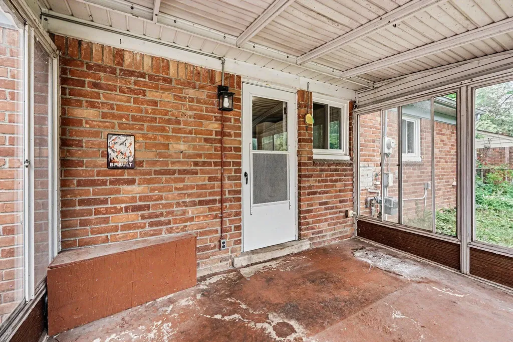 28083 Stuart Avenue Southfield City MI 48076