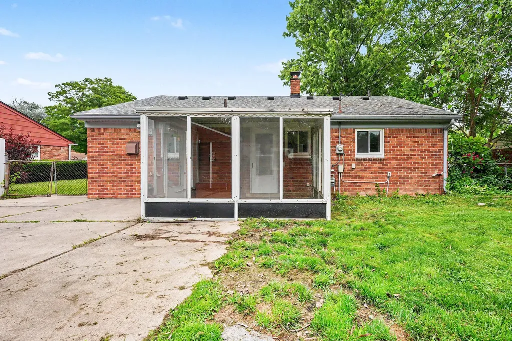 28083 Stuart Avenue Southfield City MI 48076