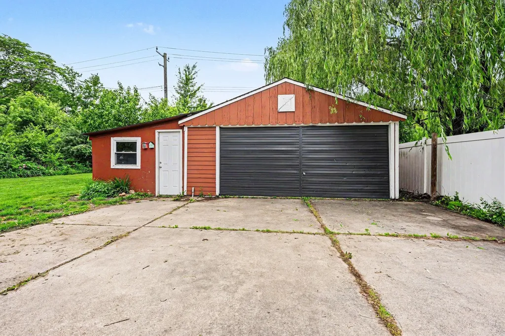 28083 Stuart Avenue Southfield City MI 48076