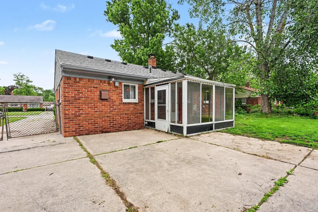 28083 Stuart Avenue Southfield City MI 48076