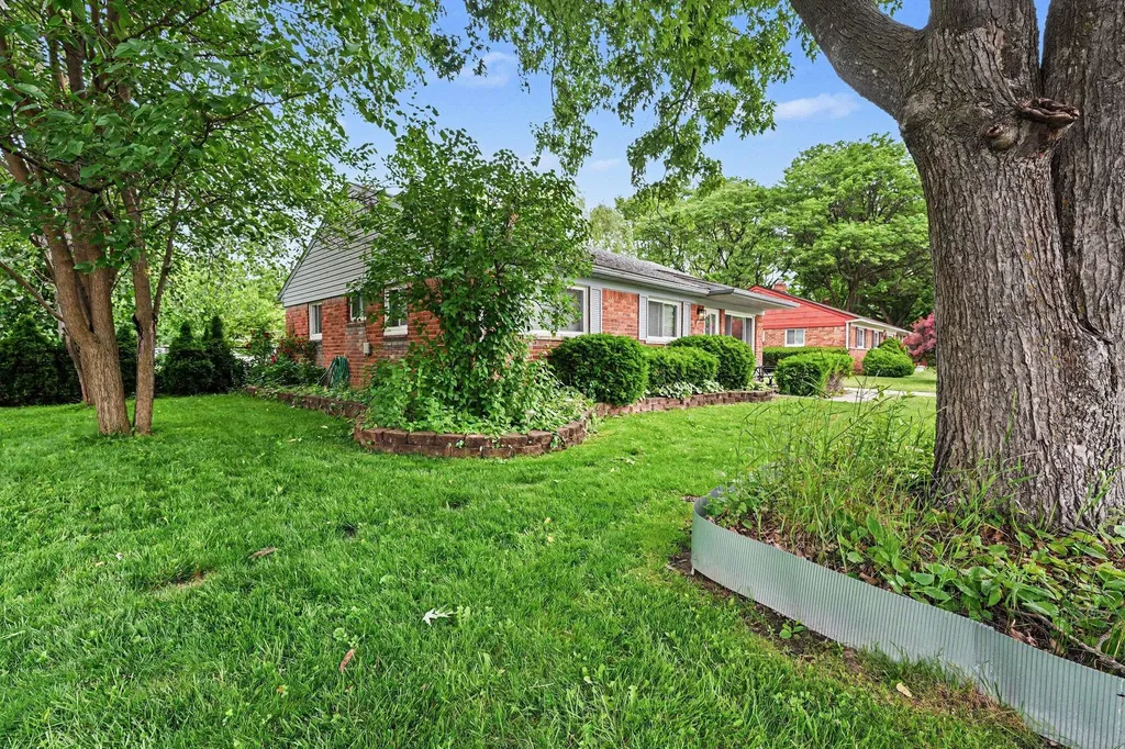 28083 Stuart Avenue Southfield City MI 48076