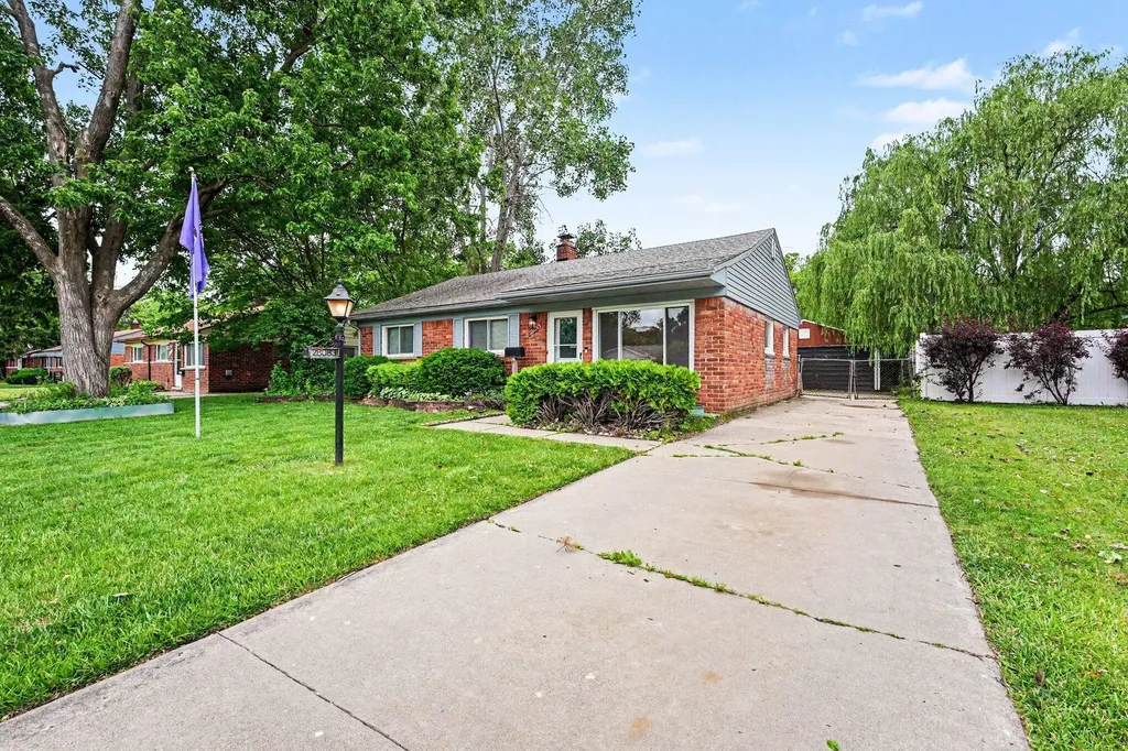 28083 Stuart Avenue Southfield City MI 48076