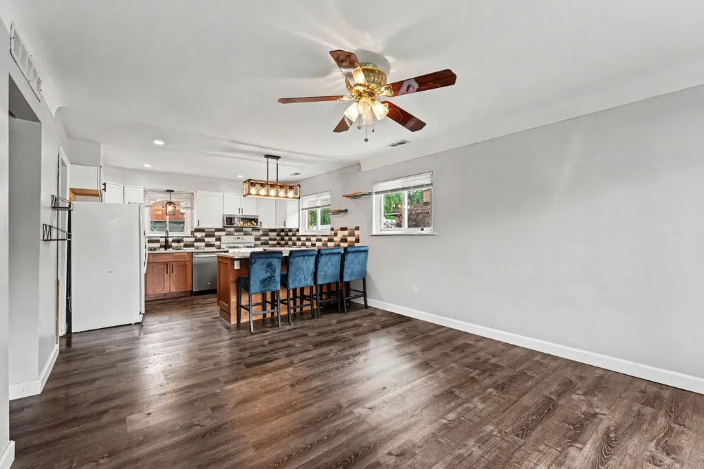 28083 Stuart Avenue Southfield City MI 48076