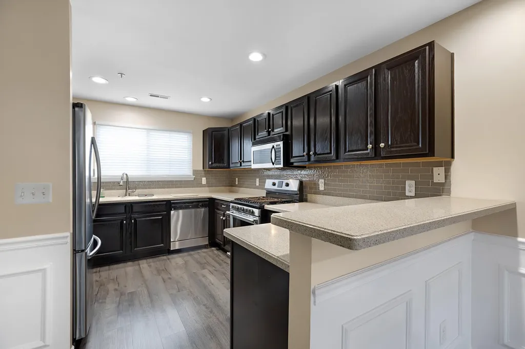 16992 Farmington Road Livonia City MI 48154