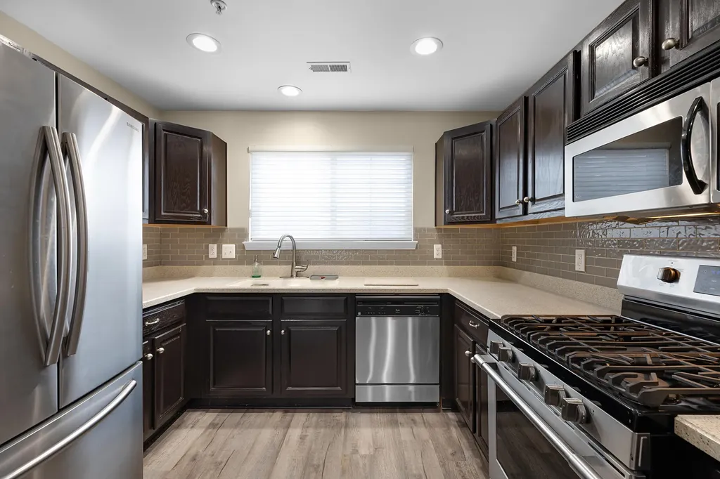 16992 Farmington Road Livonia City MI 48154