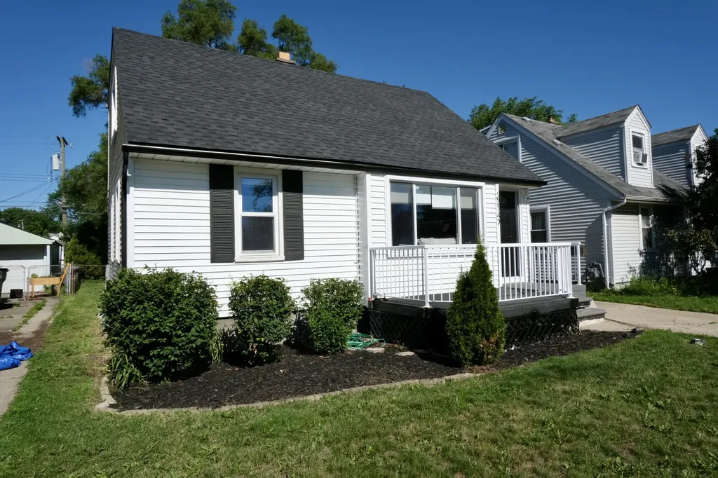 23147 Melville Avenue Hazel Park City MI 48030